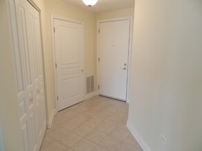 101 Pointe Dr in Northbrook, IL - Building Photo - Building Photo
