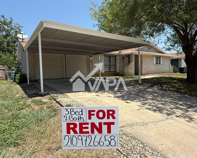 551 Bertetti Dr in San Antonio, TX - Foto de edificio - Building Photo