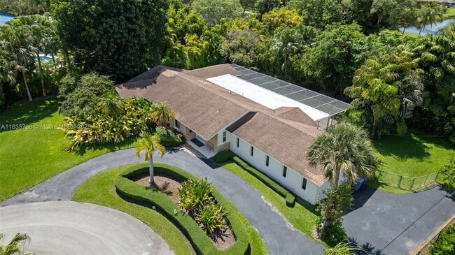 7100 SW 119th St in Pinecrest, FL - Building Photo - Building Photo