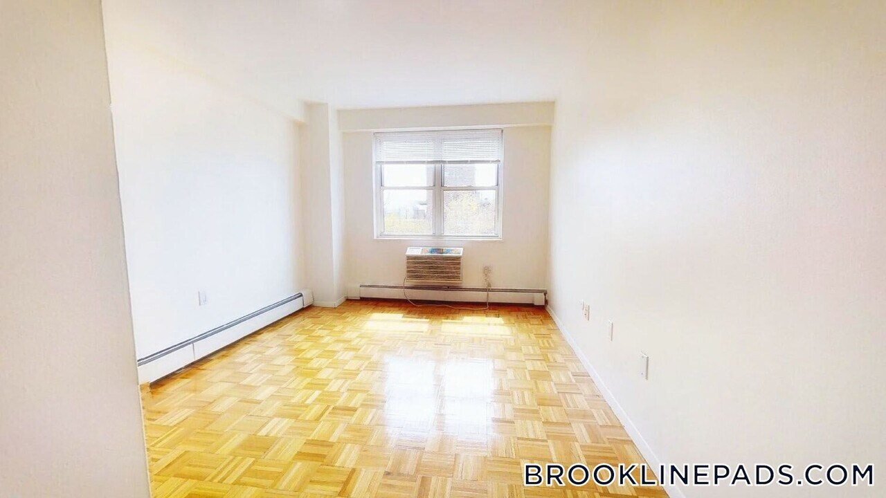 175 Freeman St in Brookline, MA - Building Photo