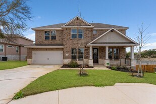 423 Montessa Park in San Antonio, TX - Building Photo