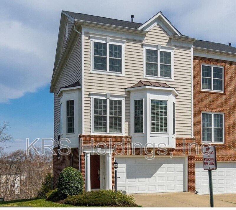 14579 Crossfield Way in Woodbridge, VA - Building Photo