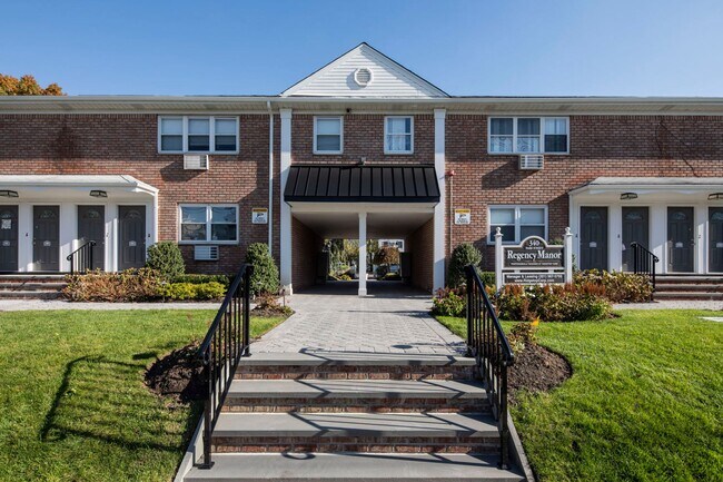 Regency Manor: In-Unit Washer & Dryer, Col... in Hackensack, NJ - Building Photo - Building Photo