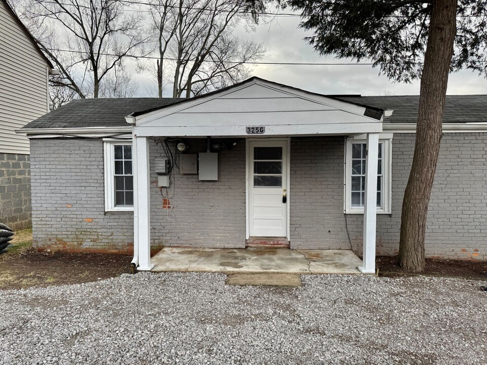 325 54th Ave N in Nashville, TN - Building Photo