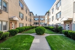 property at 2005 W Touhy Ave