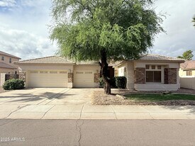 7408 S 26th Ln in Phoenix, AZ - Building Photo