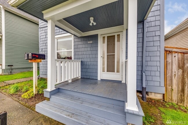2112 Wetmore Ave, Unit B in Everett, WA - Foto de edificio - Building Photo