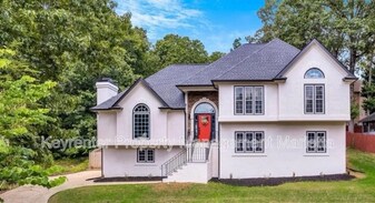 991 Gentry Ln in Marietta, GA - Building Photo