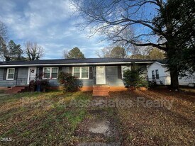 807 Chatham St in Sanford, NC - Building Photo