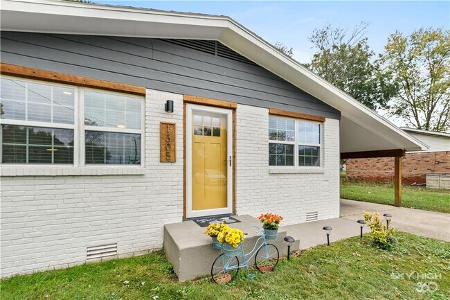 1305 SE Benton St in Bentonville, AR - Building Photo - Building Photo