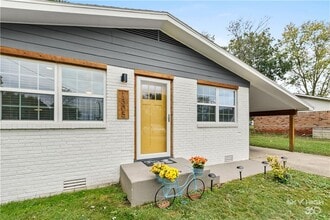 1305 SE Benton St in Bentonville, AR - Building Photo - Building Photo