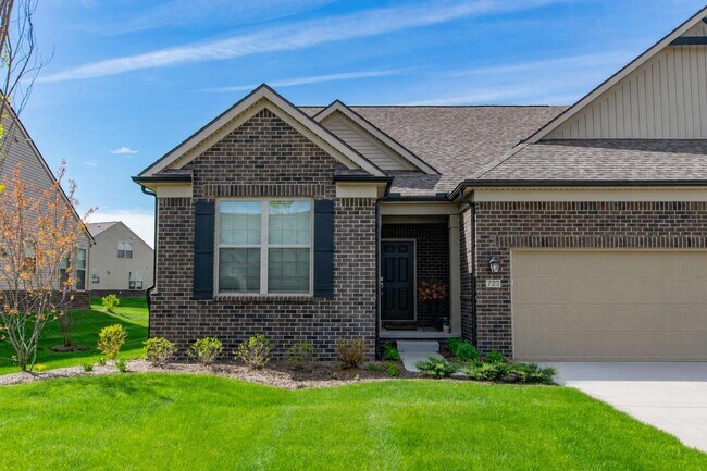 property at 723 W Spaniel Dr