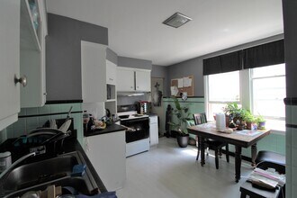 2933 N Newhall St, Unit A in Milwaukee, WI - Building Photo - Building Photo