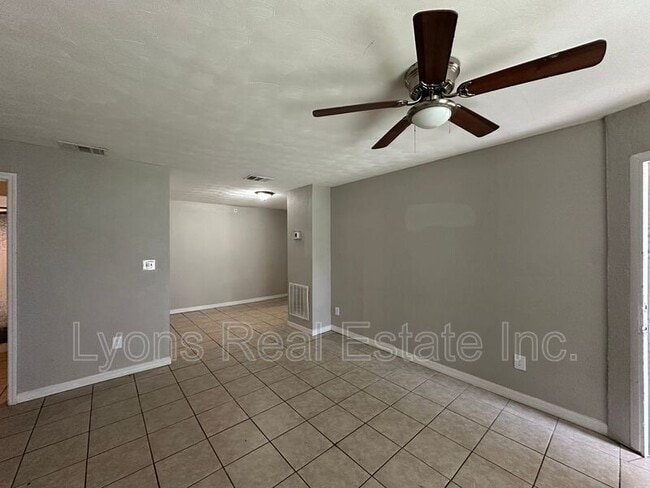 2210 Cantor Ln in North Fort Myers, FL - Foto de edificio - Building Photo