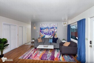 887 E 76th Ave in Anchorage, AK - Building Photo - Building Photo