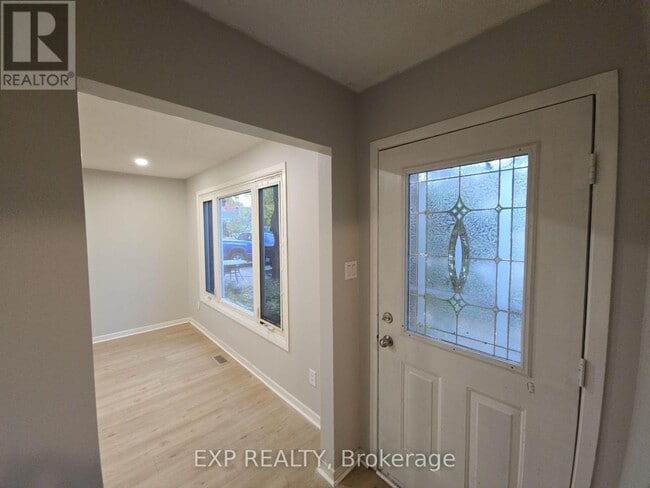 89 Wellington St E in Brampton, ON - Building Photo - Building Photo