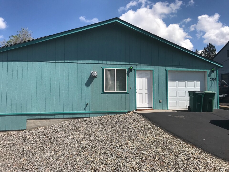 2309 Oregon Ave in Klamath Falls, OR - Building Photo