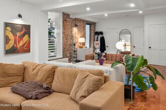 417 Warren St in Hudson, NY - Building Photo - Building Photo