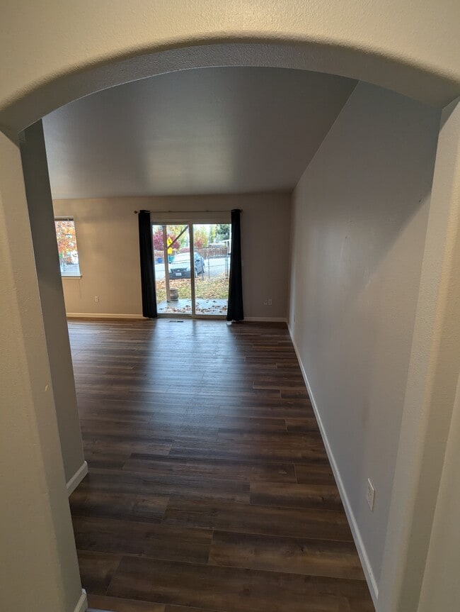 388 Eastmont Ave, Unit 1 in East Wenatchee, WA - Foto de edificio - Building Photo