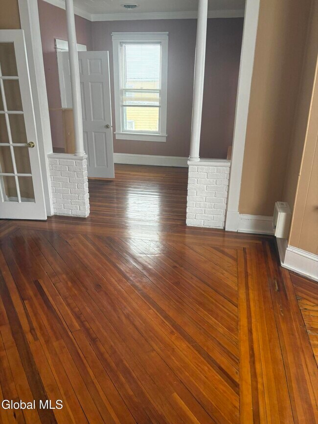 240-242 Vrooman Ave-Unit -2nd Floor in Amsterdam, NY - Building Photo - Building Photo