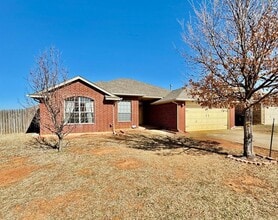 8221 Greer Way in Oklahoma City, OK - Building Photo - Building Photo