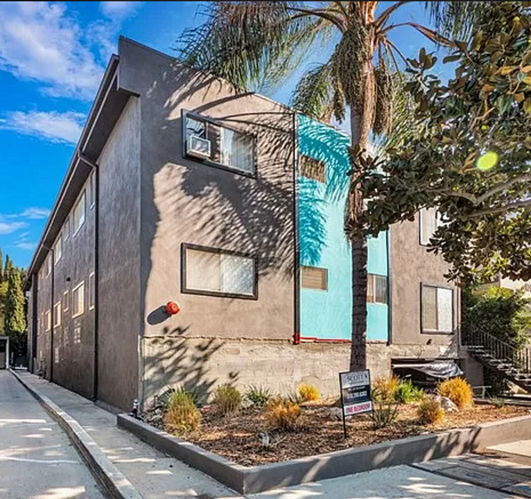 1036 N Genesee Ave in Los Angeles, CA - Foto de edificio