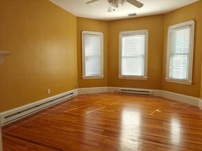 33 Hawthorne St, Unit 33 Hawthorne Street in Somerville, MA - Foto de edificio - Building Photo