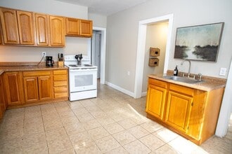 73 Green Hill Pky, Unit 2 in Worcester, MA - Foto de edificio - Building Photo