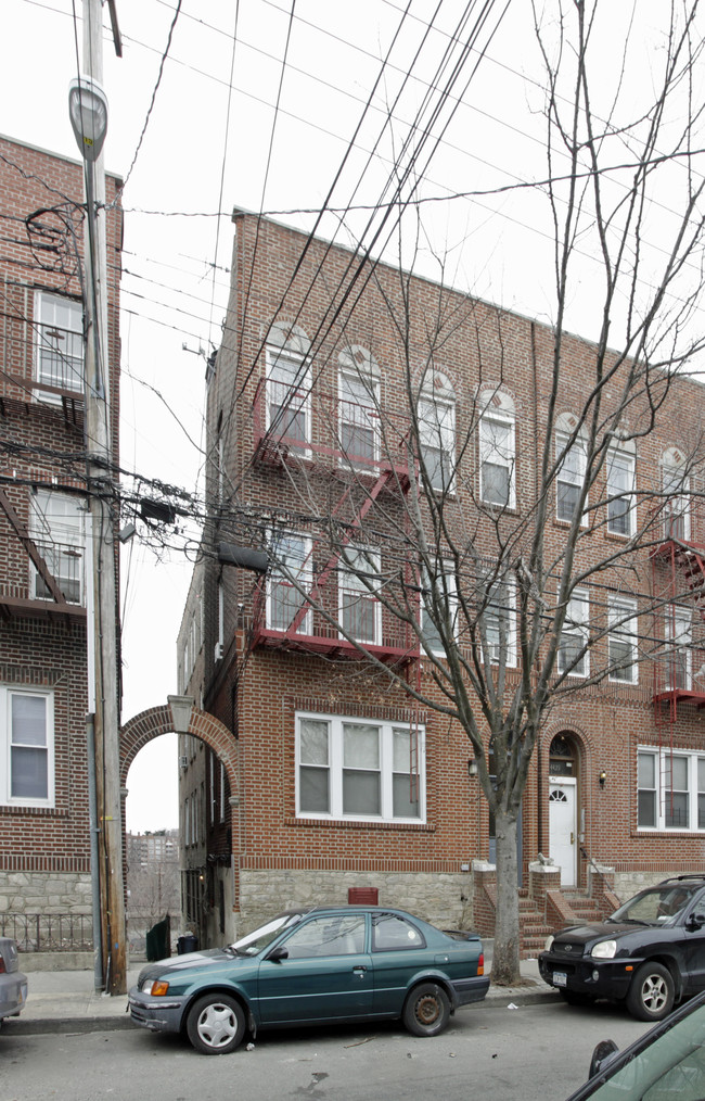 4433 Carpenter in Bronx, NY - Foto de edificio - Building Photo