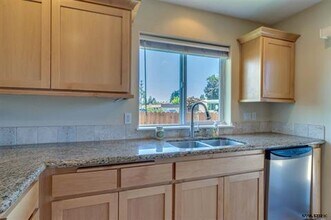 537 SE Oak Grove Ave in Sublimity, OR - Building Photo - Building Photo