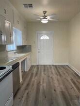 4457 County Rd 537 in Alvin, TX - Foto de edificio - Building Photo