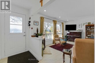 402 Elizabeth St in Grimsby, ON - Building Photo - Building Photo