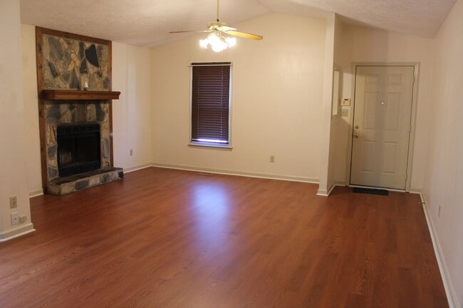 916 Glen Reilly Dr in Fayetteville, NC - Building Photo - Building Photo