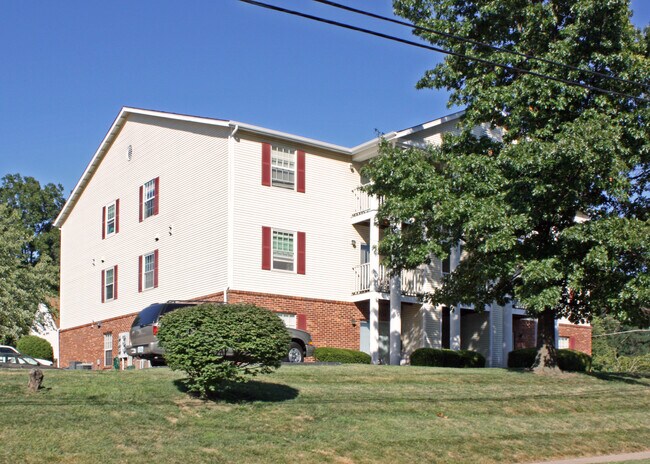 Edwards Place Condos in Maryland Heights, MO - Building Photo - Building Photo