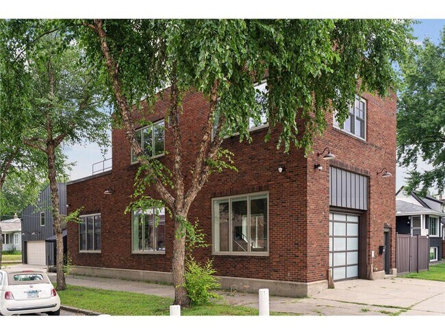 1290 Snelling Ave N in St. Paul, MN - Foto de edificio - Building Photo