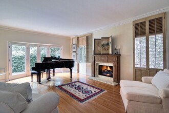 755 N Harper Ave in Los Angeles, CA - Foto de edificio - Building Photo