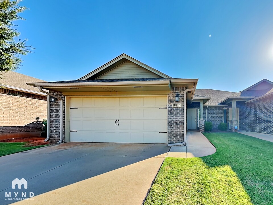 18112 Manera Wy in Edmond, OK - Building Photo