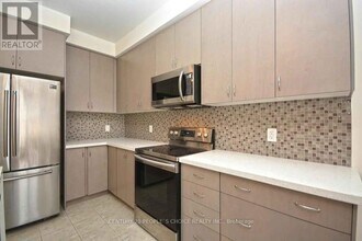 66 Holbrook Ct in Milton, ON - Building Photo - Building Photo