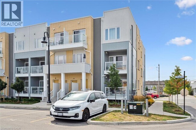2 Vitality Dr in Kitchener, ON - Building Photo - Building Photo