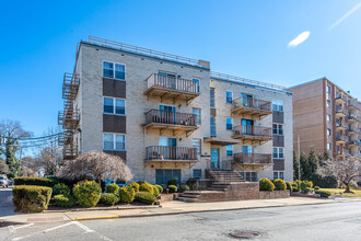 283 Main St in Ridgefield Park, NJ - Foto de edificio - Building Photo