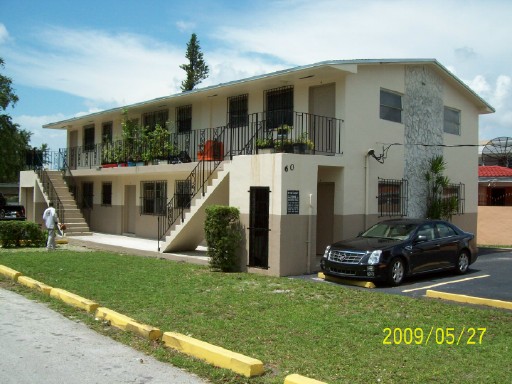 60 NE 65th St in Miami, FL - Foto de edificio