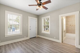270 Oelkers St in San Antonio, TX - Building Photo - Building Photo