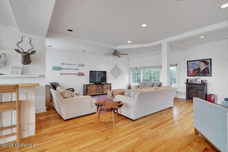 160 Portland Rd in Highlands, NJ - Foto de edificio - Building Photo