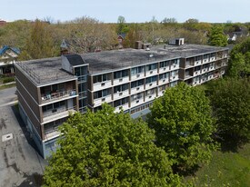 Colony Apartments in Rochester, NY - Building Photo