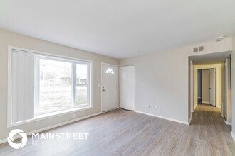 7512 Greenwood Rd in Louisville, KY - Building Photo - Building Photo