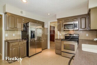 13209 S Foxridge Dr in Olathe, KS - Building Photo - Building Photo