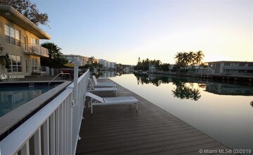 350 S Shore Dr-Unit -14 in Miami Beach, FL - Foto de edificio - Building Photo