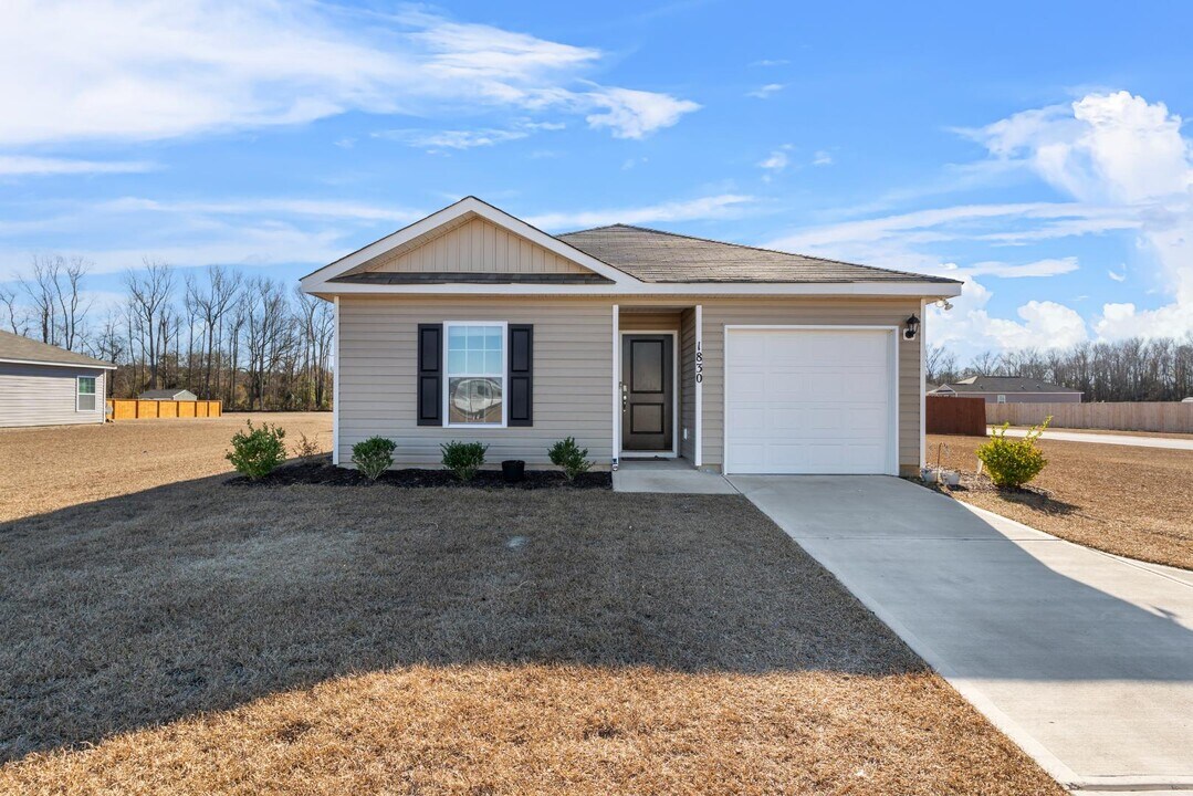 1830 Wildhorse Dr in Sumter, SC - Building Photo