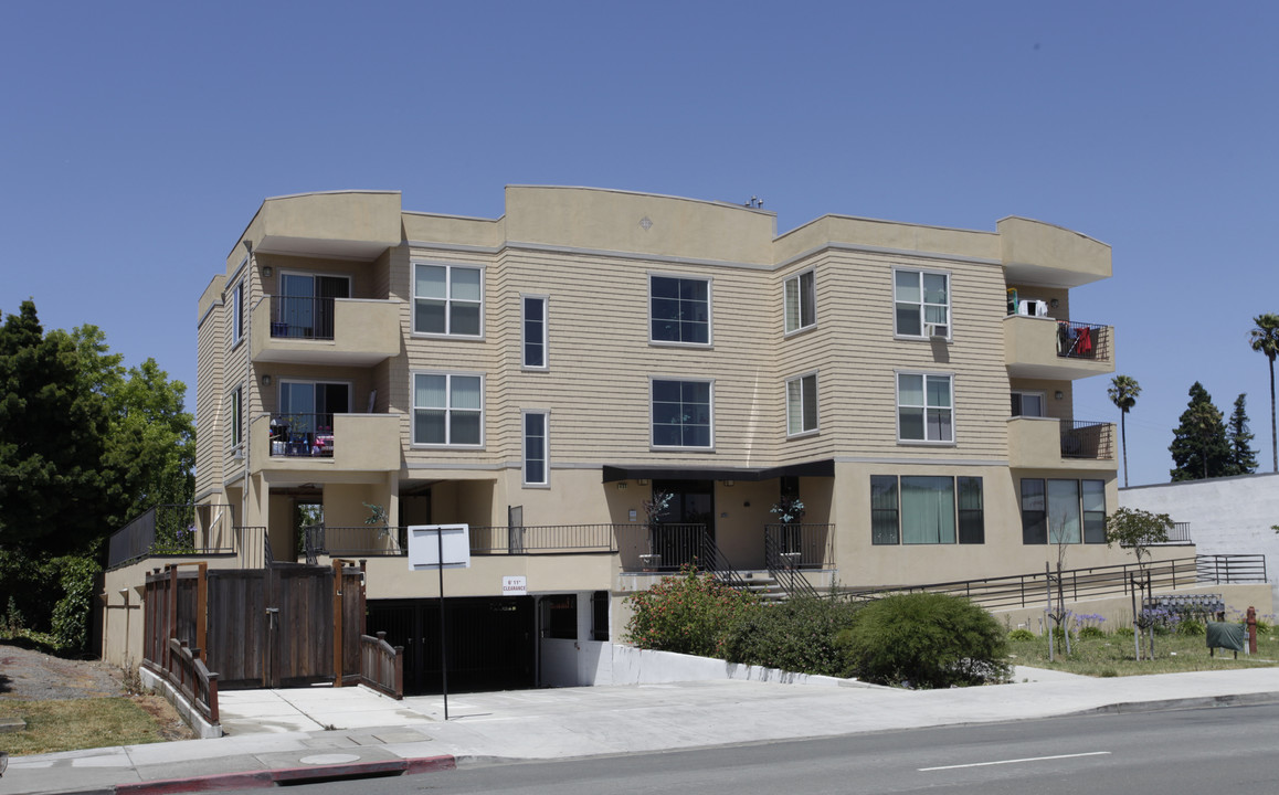 The Pinnacle in Vallejo, CA - Building Photo