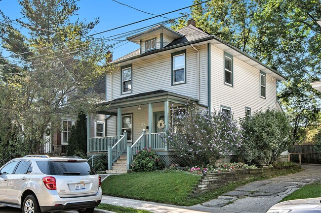 property at 826 Baldwin St SE